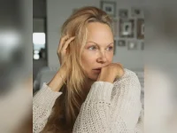 Pamela Anderson, sons plot Barb Wire TV return.webp