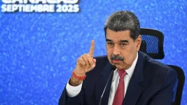 Maduro trains Caracas residents to fight after Trump threats.webp