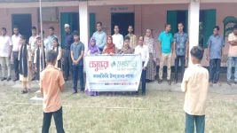 Dr Rajesh Mondol tells Kalkini students to avoid fuchka.webp