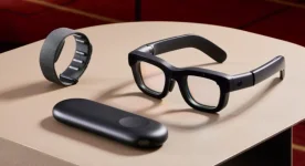Meta Ray Ban dual display glasses, Mark Gurman in Menlo Park.webp