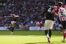 Cash rocket undone by Isidor as Sunderland stalls Villa.webp