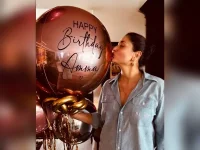 Kareena Kapoor Khan kisses Amma balloon, turns 45 in London.webp