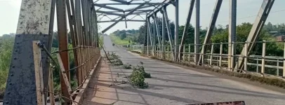 Overloaded truck wrecks Okollo Bridge, Madi road chaos.webp