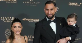 Old man Buffon anoints Donnarumma as the new king.webp