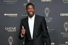 Paris flyer Dembélé snatches 2025 Ballon d'Or, Mbappé cheers.webp