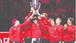Fritz fries Zverev in San Fran, Agassi pops champ fizz.webp