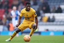 Munetsi mugs Everton, Wolves cruise in Carabao Cup.webp