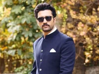 Vicky Kaushal bags an award for Sam Bahadur, flaunts Katrina’s baby bump.webp