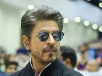 SRK faked a seizure with spit to ditch class, wins a real award later.webp