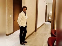 Nikhil Dwivedi mocks Gen Z divas, says even Salman chills in junk rides.webp