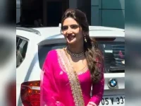 Sreeleela hits Kalina in pink, fans lose it over glam.webp