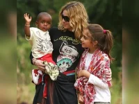 Madonna posts diaperless Coke tale for son David’s b’day.webp