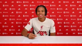 Liverpool cashes in on Ngomouha after wild Newcastle debut.webp