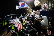 Yoon's mob wrecks South Korean court building.webp