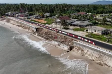 Terengganu's new embankment crumbles, villagers cry foul over shoddy fix.webp