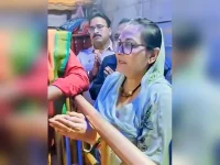 Jaya Prada goes full desi at Tarapith Temple.webp