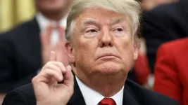 Trump threatens mass firings as shutdown looms over spending feud.webp