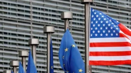 EU shrugs off Trump pharma tariffs as deal holds at 15.webp