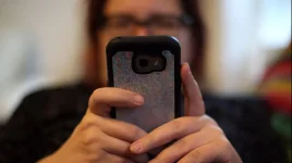 Starmer rolls out phone ID plan as critics roast Labour in London.webp