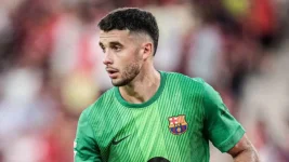 Garcia crumbles as Szczesny snatches Barca gloves.webp