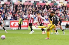 Bruno flops again as United crash at Brentford.webp