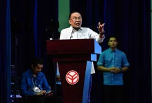 Anwar guts foes, gives Malaysia cheap RON95.webp