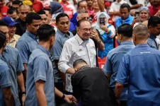 Anwar fattens up Sabah, Sarawak for the election.webp