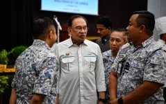 Anwar gives military two weeks or else in Batu 10.webp
