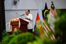 Anwar says Malaysia needs Trump's money, get over it.webp