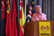 Fadhlina to host a chat while students self-harm.webp