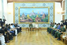 Soe Win and India's defence chief swap gifts, secrets.webp