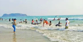 Ayeyawady beaches already ruined before Thadingyut.webp