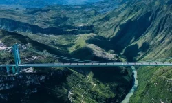 China’s new canyon bridge leaves the world gasping.webp