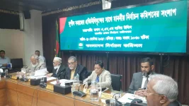 Election Commission flaunts digital ballots, courts critics.webp