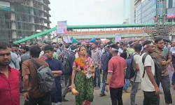 Jobless Malaysia hopefuls choke Karwan Bazar traffic.webp