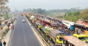 Gazipur autorickshaw blockade halts highway, bribes fly.webp