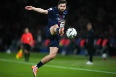 PSG soar to Ligue 1 summit as injuries mount.webp