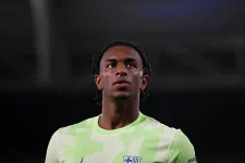 Cursed Balde sits as Flick juggles Barcelona fullbacks.webp