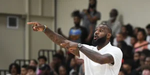 LeBron James makes the Lakers beg for him to stay.webp