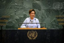 Persad-Bissessar begs the US to nuke cartel boats.webp