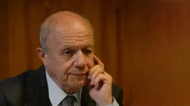 Barzani checks on Beşikci as Kurdish icon fights for life.webp