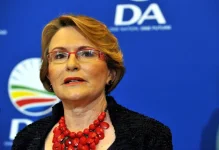 Helen Zille Criticizes Zimbabwe's Development Struggles.webp