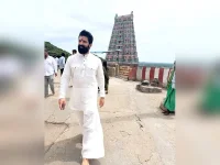 Mohit Malik loses shoes, seeks Shiva’s nod in TN.webp