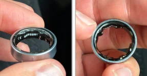 Galaxy Ring swells on ZONEofTECH’s finger, Samsung’s airport curse returns.webp