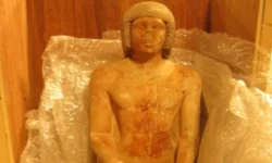 Feds nab Egyptian statue disguised as garden junk.webp