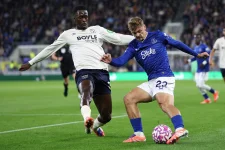 Bowen spares Nuno from debut disaster at Everton.webp