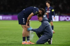 PSG limps to Barcelona as Kvaratskhelia joins injury parade.webp