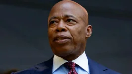 NYC Mayor Eric Adams quits reelection race weeks before the vote.webp