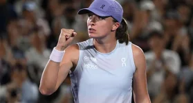 Swiatek threatens tennis bosses with burnout talk.webp