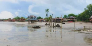 Saleaintan Beach braces for tide and tourists.webp